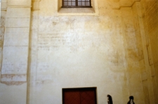 Kraków Kazimierz, bożnica Izaaka, wnętrze, ściana, napisy.