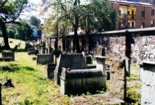Kraków Kazimierz, cmentarz REMU, fragment, nagrobki.