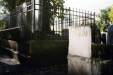 Kraków Kazimierz, cmentarz REMU, fragment, nagrobki.