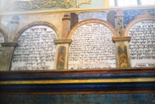 Łańcut, synagoga, wnętrze, polichromia, arkady z modlitwami hebrajskimi.
