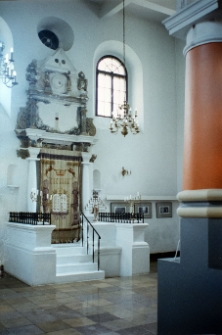 Łęczna, duża synagoga, wnętrze, aron ha-kodesz.