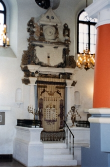 Łęczna, duża synagoga, wnętrze, aron ha-kodesz.