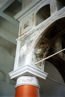 Łęczna, duża synagoga, wnętrze, bima, fragment.