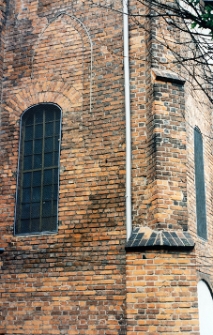 Oleśnica, Stara Synagoga, ściana wschodnia, skarpa, fragment.