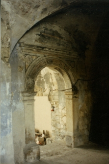 Pińczów, Stara Synagoga, wnętrze, portal.