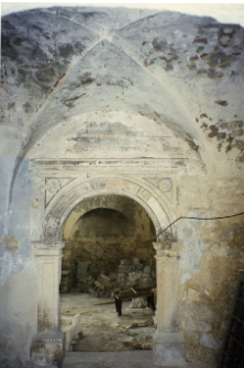 Pińczów, Stara Synagoga, wnętrze, portal.