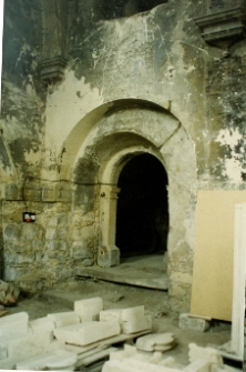 Pińczów, Stara Synagoga, wnętrze, portal.