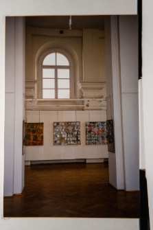 Rzeszów, Synagoga Nowomiejska, wnętrze, ściana boczna, fragment z oknem.