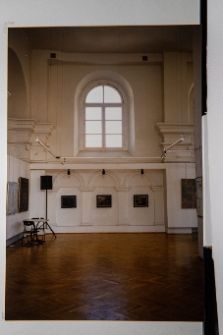 Rzeszów, Synagoga Nowomiejska, wnętrze, ściana boczna, fragment z oknem.