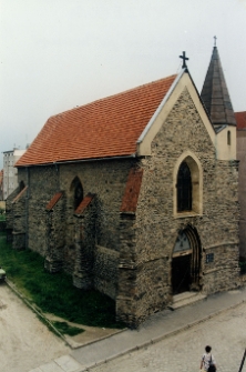 Strzegom, dawna synagoga, obecnie kości&oacute;ł pw. św. Barbary, widok od p&oacute;łnocnego zachodu.