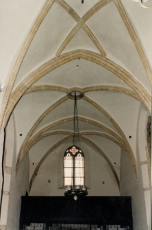 Strzegom, dawna synagoga, obecnie kości&oacute;ł pw. św. Barbary, wnętrze, sklepienie.