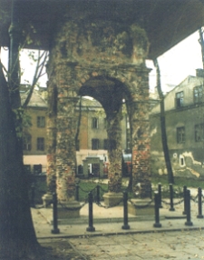 Tarnów, Synagoga Staromiejska, dawna bima.