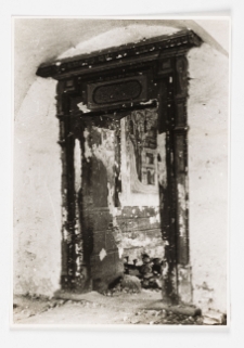 Chęciny, synagoga, portal, recto.