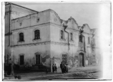 Klewań, synagoga. Pulisz przy synagodze.