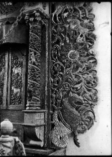 Izabelin, bożnica, aron ha-kodesz, fragment.