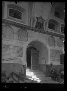 Szczebrzeszyn, synagoga, wnętrze, drzwi główne.