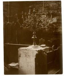 Zabłud&oacute;w, synagoga, wnętrze, chanukija.