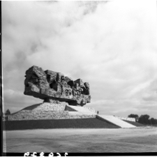 Majdanek, Pomnik Walki i Męczeństwa, brama.