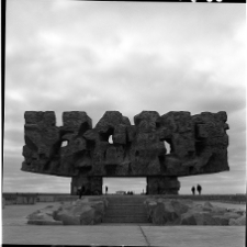 Majdanek, Pomnik Walki i Męczeństwa, brama.