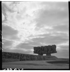 Majdanek, Pomnik Walki i Męczeństwa, brama.