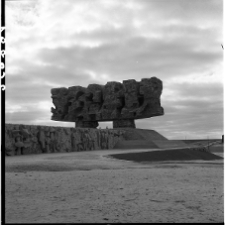 Majdanek, Pomnik Walki i Męczeństwa, brama.