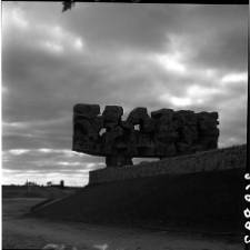 Majdanek, Pomnik Walki i Męczeństwa, brama.