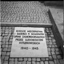 Oświęcim-Brzezinka, niemiecki nazistowski obóz koncentracyjny i zagłady, Międzynarodowy Pomnik Ofiar Faszyzmu, fragment, tablica polska.