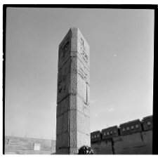 Warszawa, Pawiak, muzeum, obelisk ku czci ofiar Pawiaka.