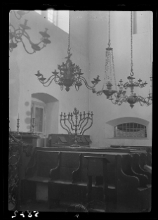 Lublin, bożnica, wnętrze, świecznik.