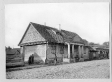 Wołkowysk, Żydzi przed domem.