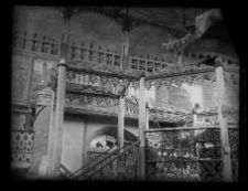 J&oacute;zef&oacute;w, synagoga, wnętrze, bima, fragment.