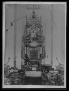 Dubno, synagoga Wielka. Aron ha-kodesz i bima.