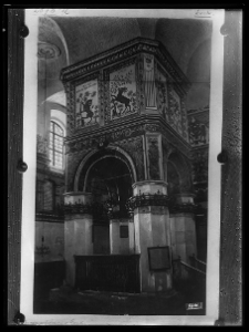 Łuck, synagoga. Bima.