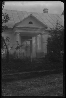 Brzeżany, dworek