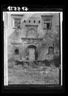 Brzeżany, Zamek Sieniawskich, skrzydło południowe z portalem