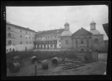 Brzeżany, dziedziniec zamkowy z kaplicą zamkową Sieniawskich