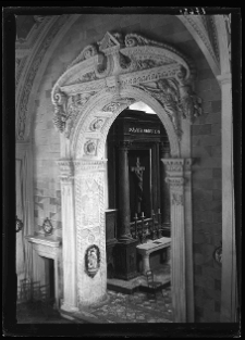 Brzeżany, Zamek Sienawskich, portal kaplicy grobowej Adama Hierominima Sieniawskiego