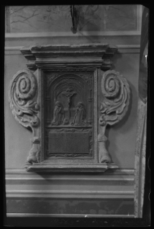 Brzeżany, kości&oacute;ł farny pw. Świętych Apostoł&oacute;w Piotra i Pawła, stacja drogi krzyżowej