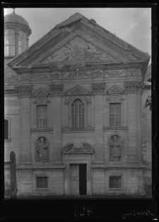 Brzeżany, kaplica zamkowa Sieniawskich, fasada