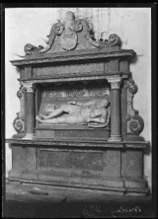 Brzeżany, kaplica zamkowa Sienawskich, nagrobek Jana Sieniawskiego