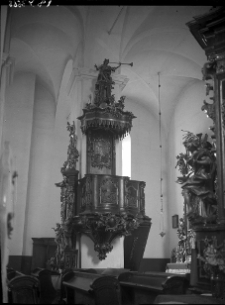 Dubno, kości&oacute;ł Św. Jana Nepomucena, kości&oacute;ł farny, ambona