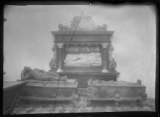 Brzeżany, Zamek Sieniawskich, kaplica zamkowa, sarkofagi Sieniawskich