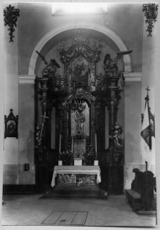 Buczacz, ołtarz w kościele Matki Boskiej Szkaplerznej