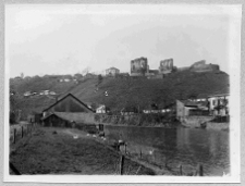 Buczacz, ruiny zamku i ulica Murarska, widok od rzeki Strypy