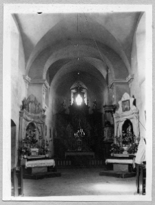 Budzan&oacute;w, kości&oacute;ł Podwyższenia Krzyża Świętego, ołtarz gł&oacute;wny