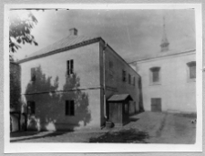 Budzan&oacute;w, klasztor i fragment mur&oacute;w zamkowych