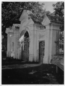 Dąbrowica, kości&oacute;ł św. Jana Chrzciciela, brama