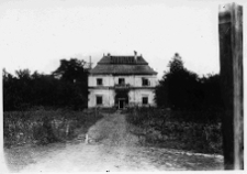 Hołoby, budynek bramny zespołu pałacowego Ronikier&oacute;w