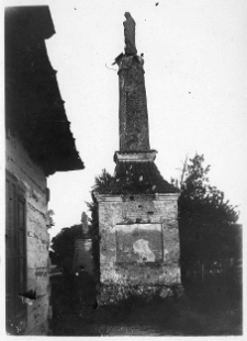 Hołoby, pałac Ronikier&oacute;w, figury Najświętszej Marii Panny oraz Świętego Antoniego Padewskiego