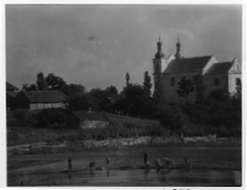 Bereźnica, kości&oacute;ł pw. Św. Rafała Archanioła, widok od strony rzeki Słucz